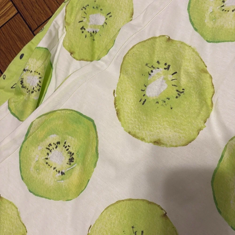 Soft double-sided. Throw Kiwi design sz 49 by 58